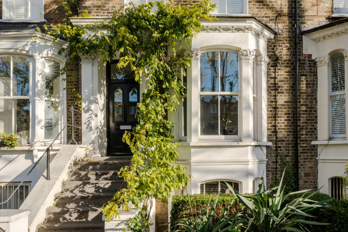 bay window london townhouse