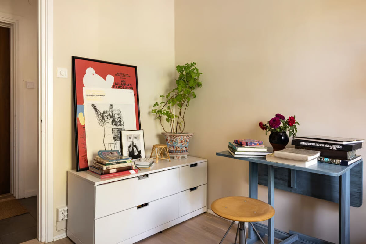 A Cozy Swedish Apartment in a 1950s Building 19 beige bedroom painted desk