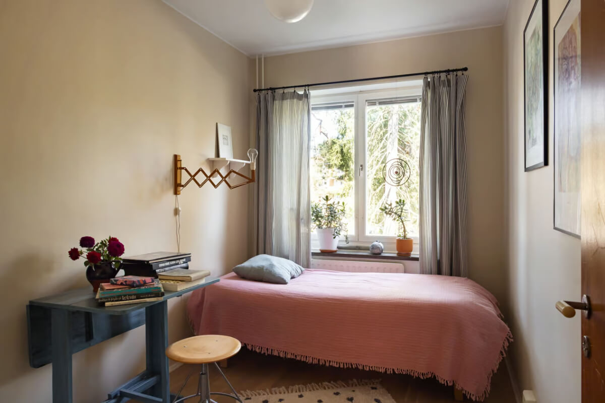 A Cozy Swedish Apartment in a 1950s Building 18 beige bedroom with blue desk