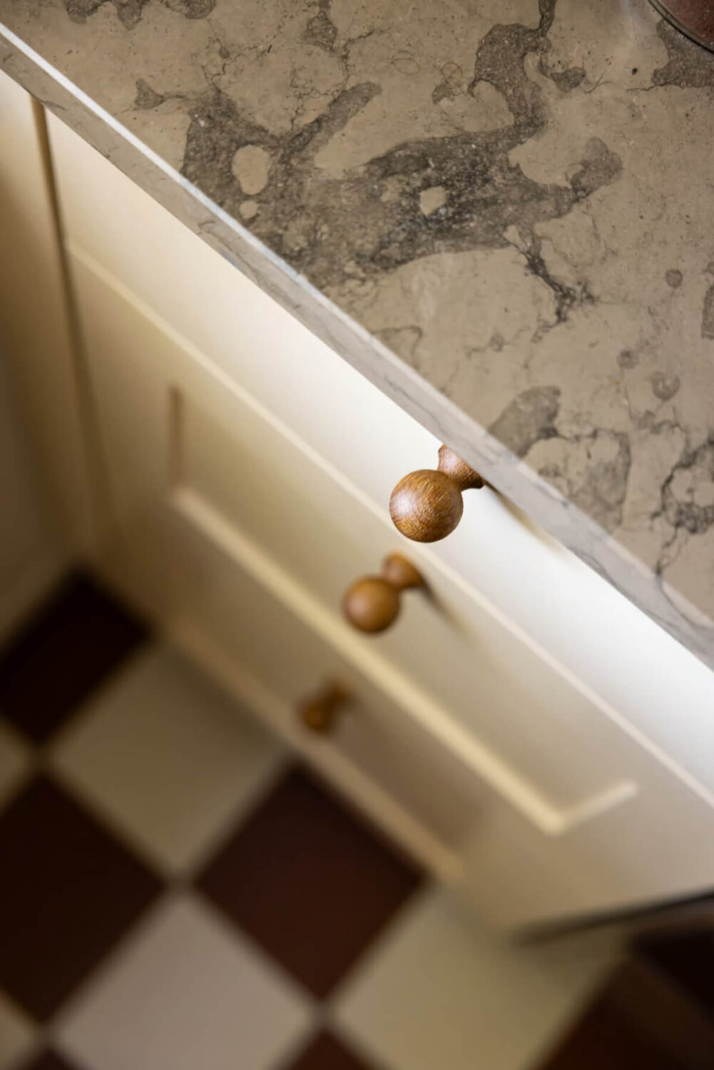A Cozy Swedish Apartment in a 1950s Building 13 kitchen detail