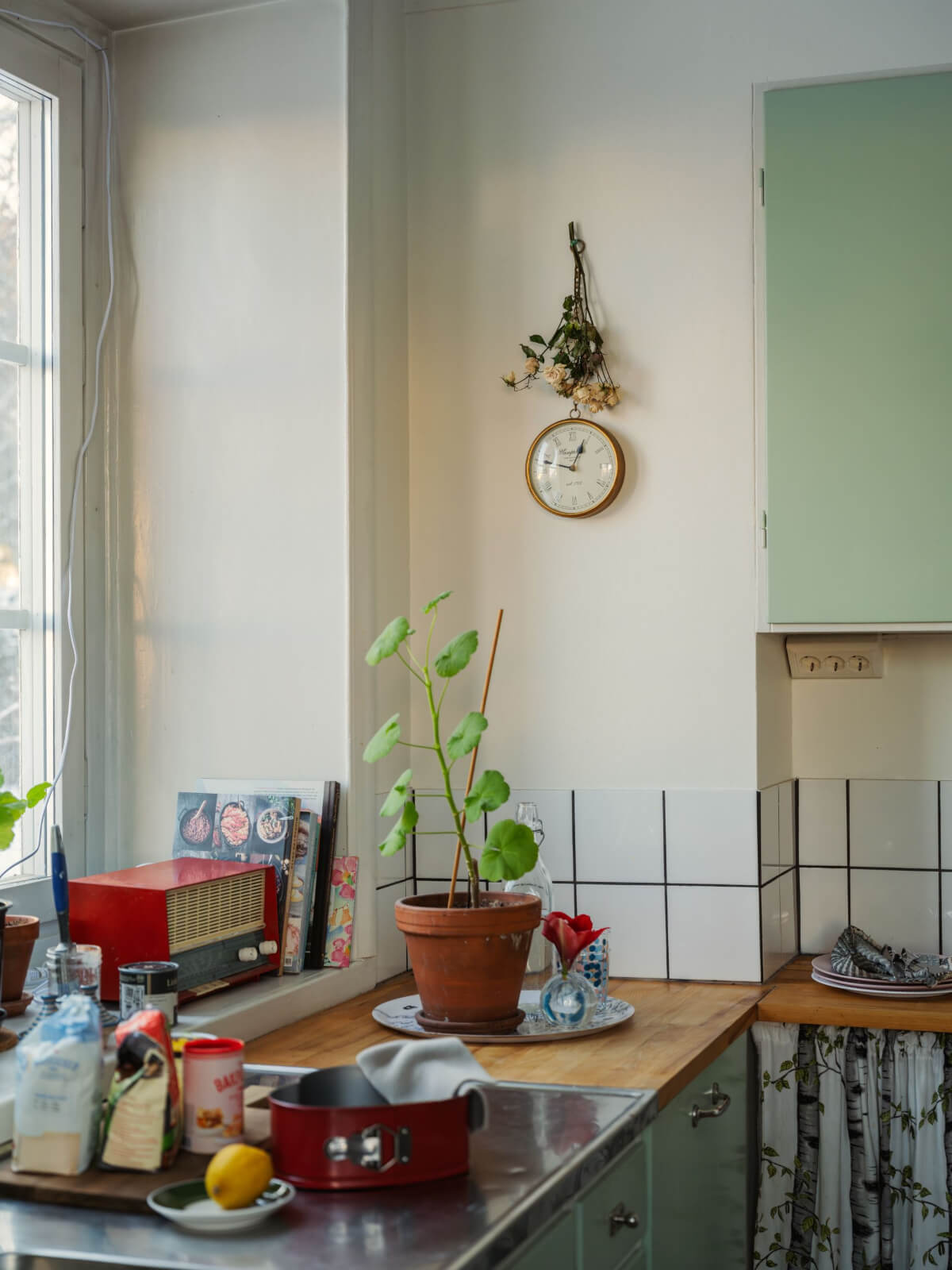 Image showcasing A Charming and Light-Filled Studio Apartment in Stockholm - The Nordroom