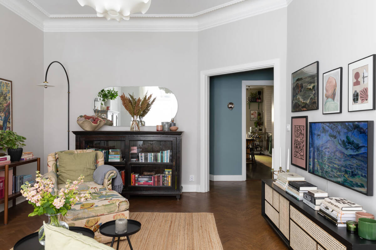 living room cornicing light gray walls