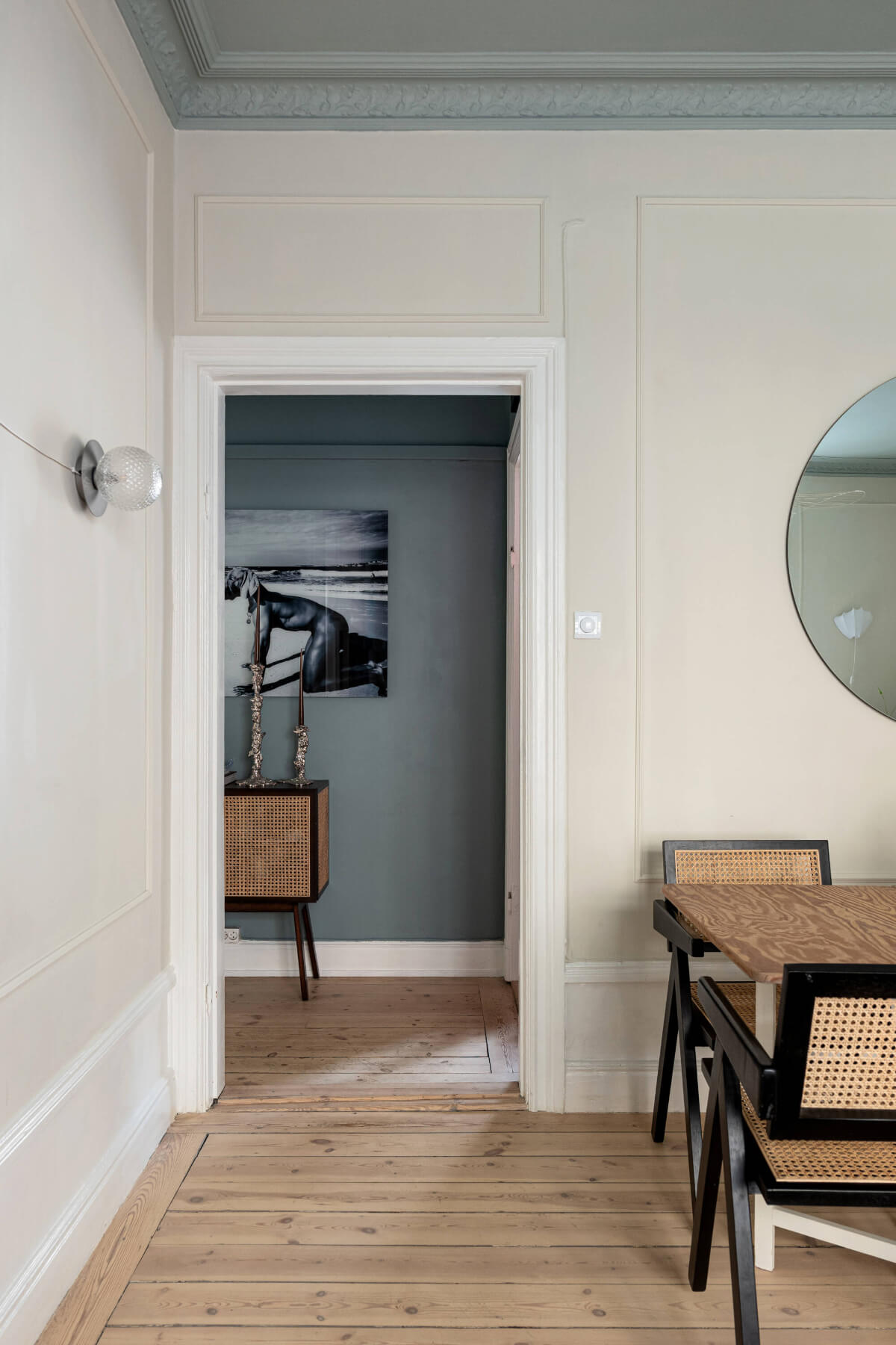 An Elegant Stockholm Apartment with a Pink and Black Kitchen - The Nordroom