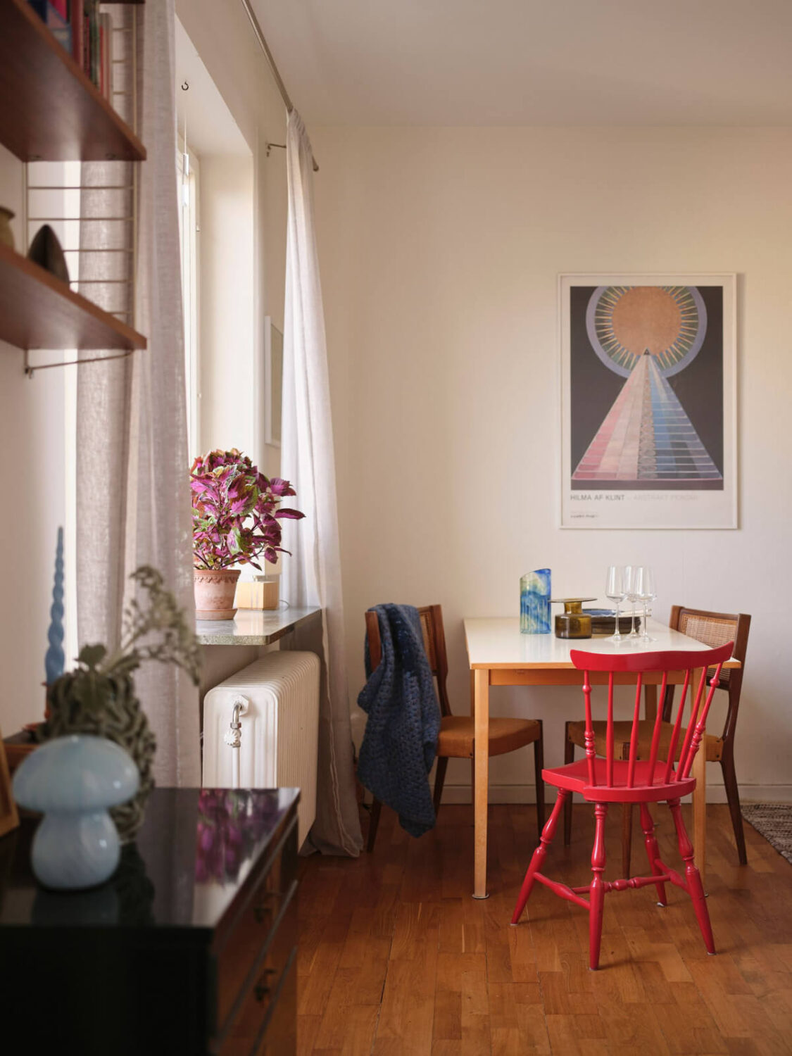 A Small, Light Swedish Apartment with Midcentury Features 6 living room table A Small, Light Swedish Apartment with Midcentury Features