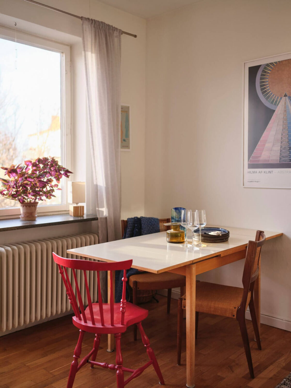 A Small, Light Swedish Apartment with Midcentury Features 5 living room table pink chair