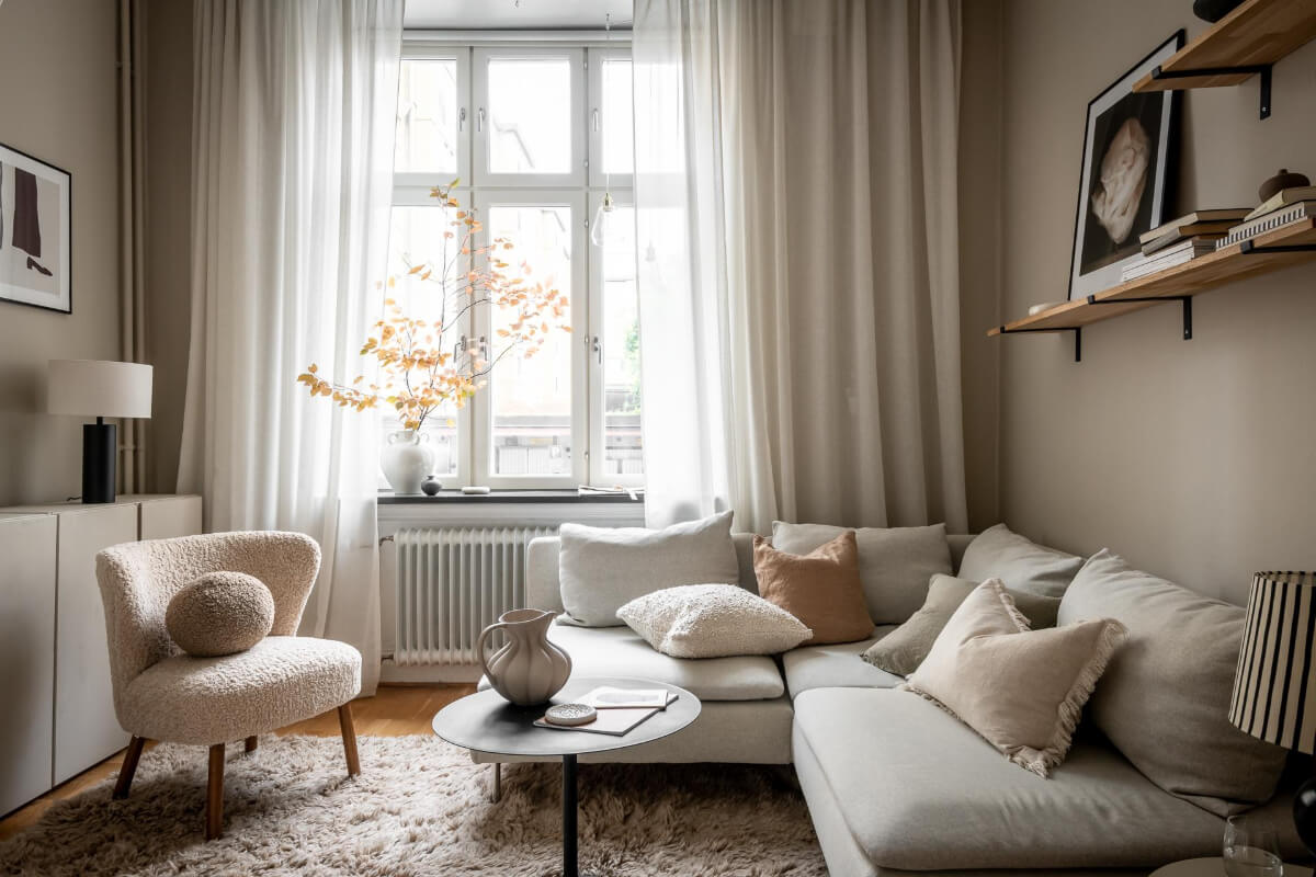 small sitting room large rug
