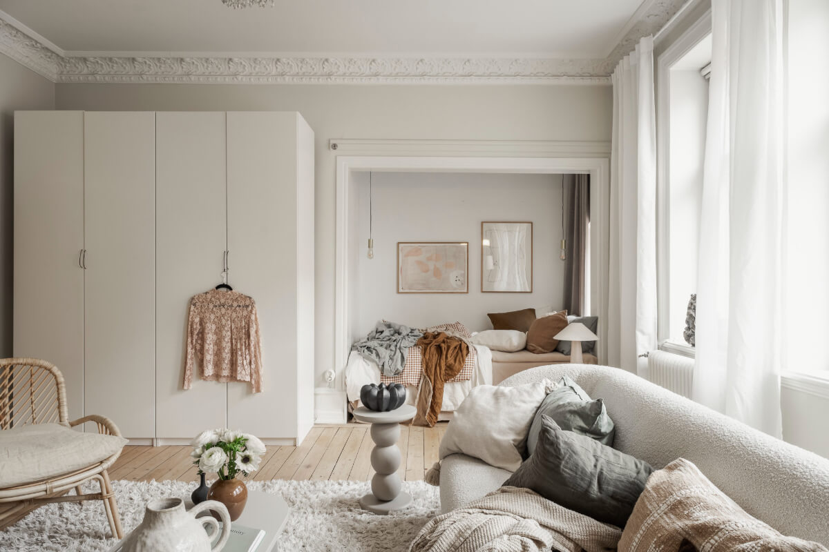 studio apartment period features bed niche