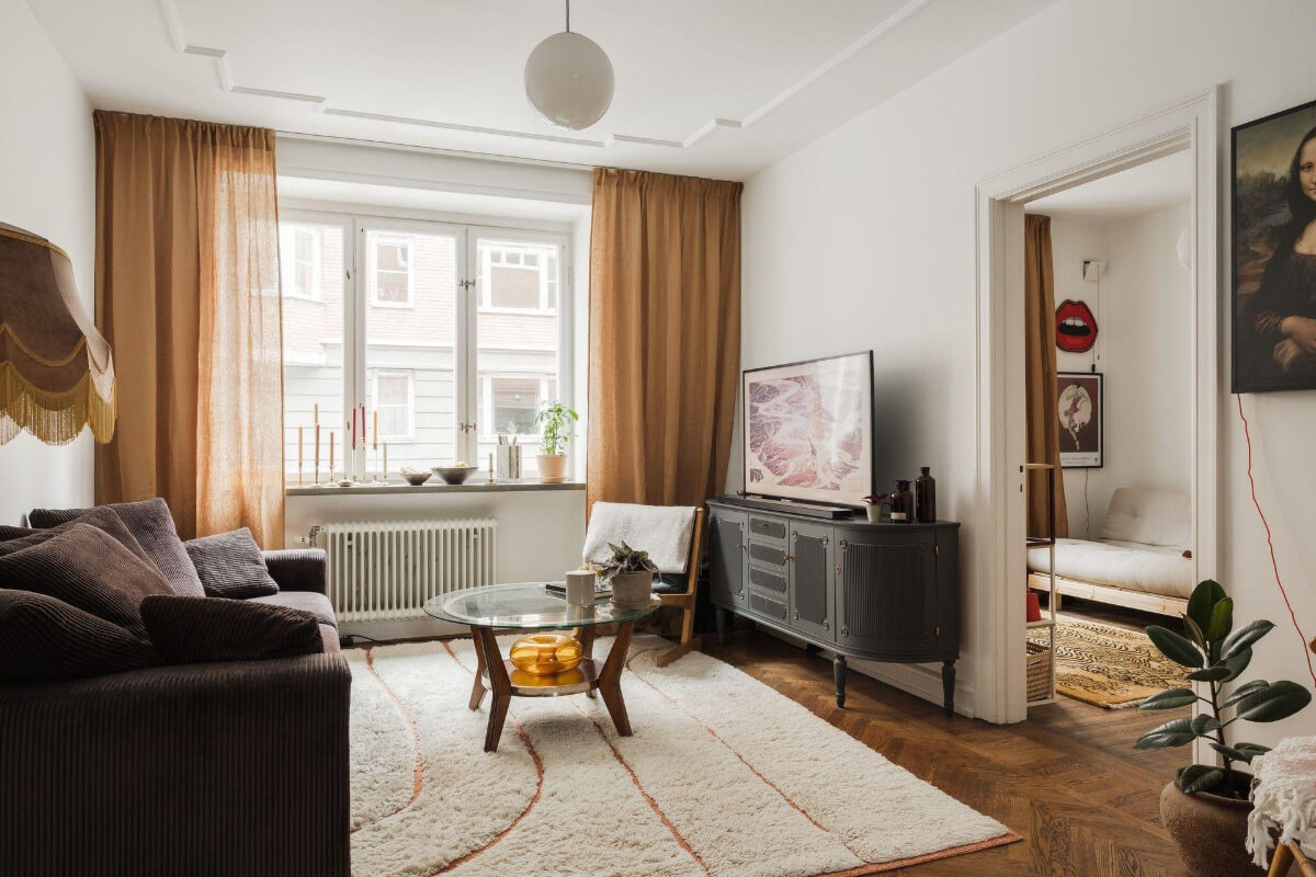 Natural Tones and Original Elements in a 1930s Apartment 2 warm natural living room