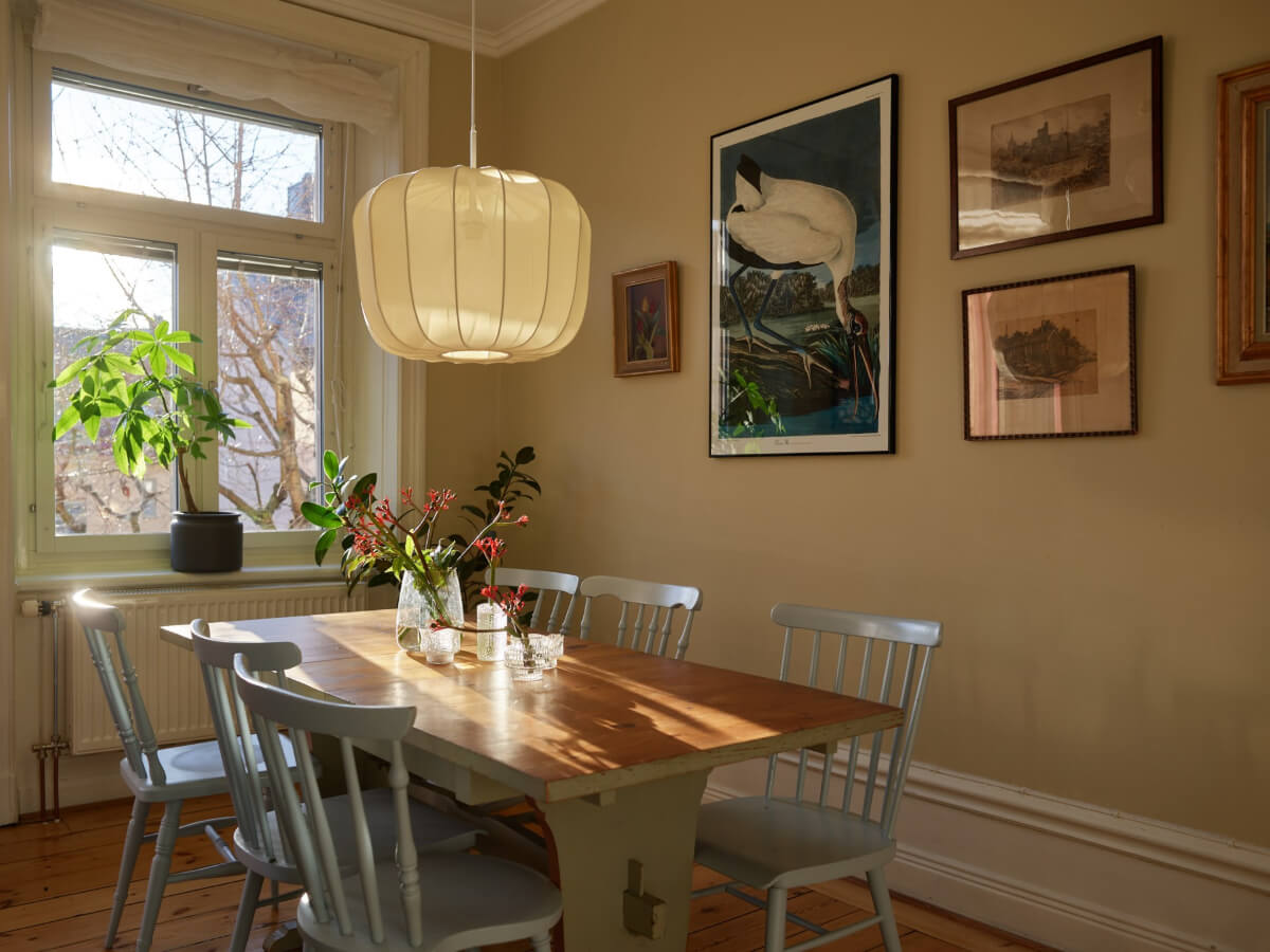 wooden dining table blue chairs