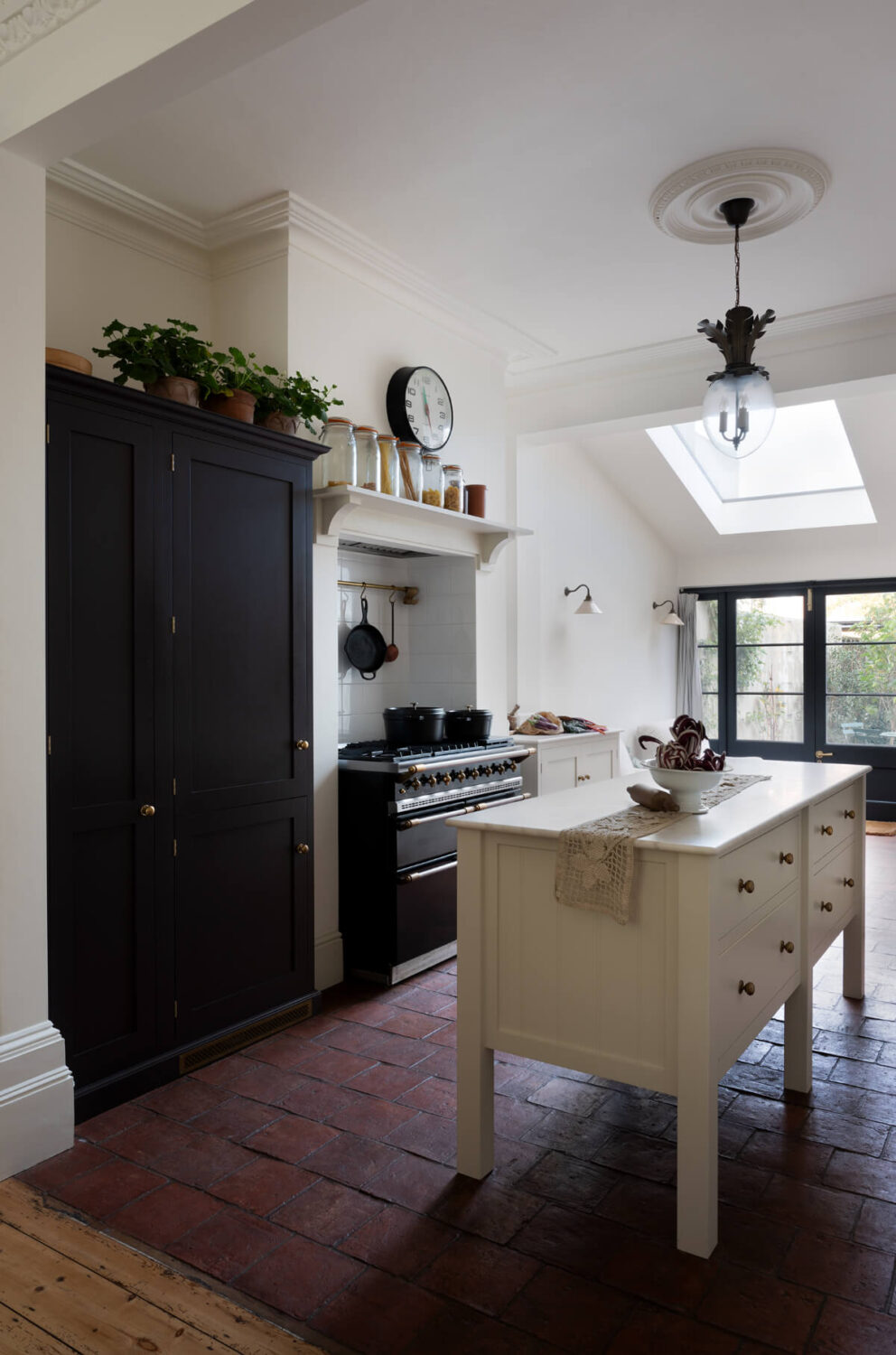 4.TheRealShakerKitchen-deVOL_LOW-RES