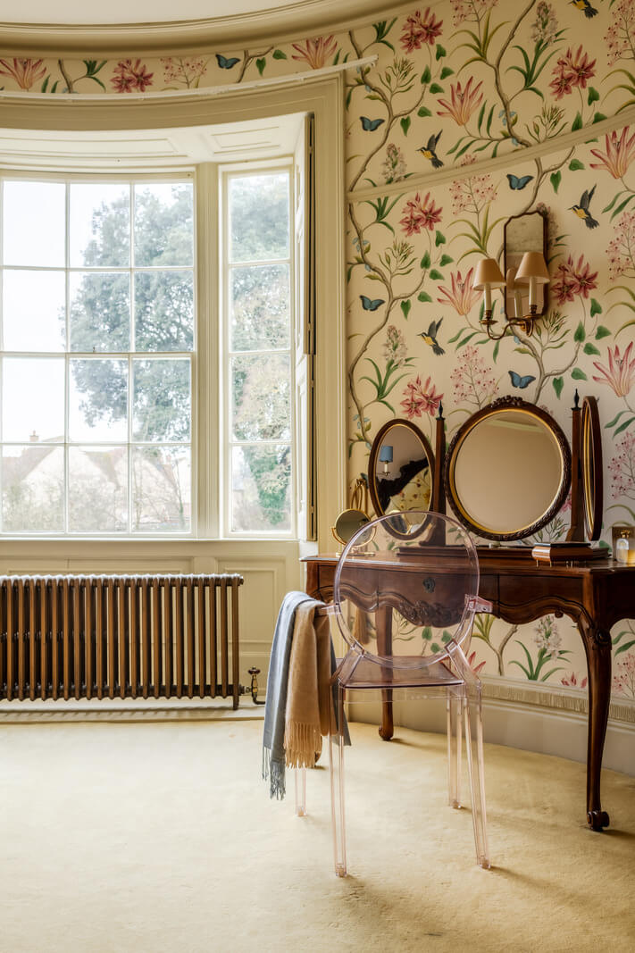 Period Features and Color in a Pretty Georgian House 15 antique vanity table