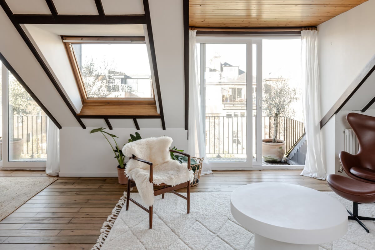 A Light Duplex Apartment in an Arts and Crafts Building 3 attic living room balcony