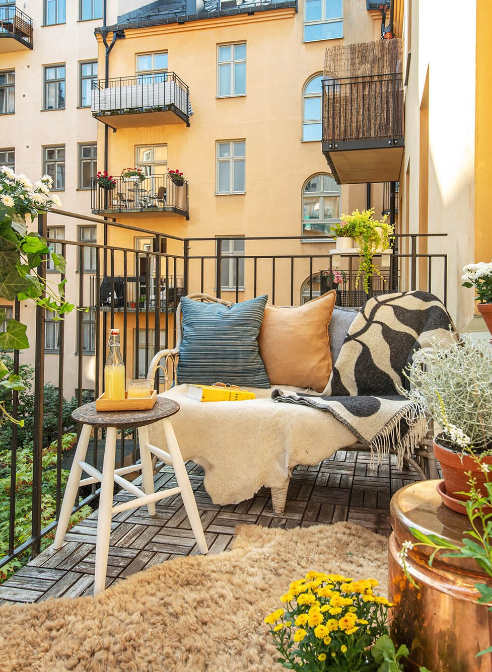 Rooms with Unique Shapes in a Lovely Swedish Apartment 7 balcony bench