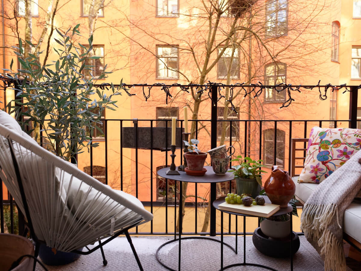 A Two-Bedroom Apartment with a Charming Bathroom 12 balcony string lights