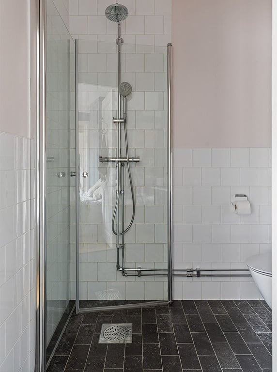 A Stockholm Apartment with a Light Yellow Kitchen 24 bathroom pink walls A Stockholm Apartment with a Light Yellow Kitchen