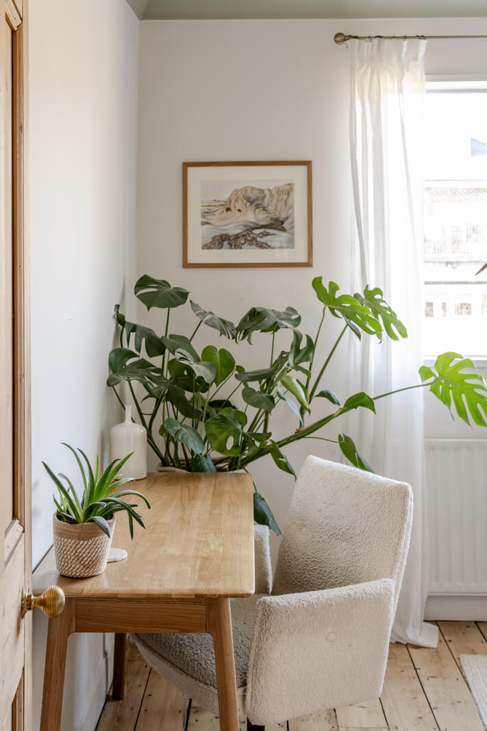 A Light Duplex Apartment in an Arts and Crafts Building 18 bedroom desk