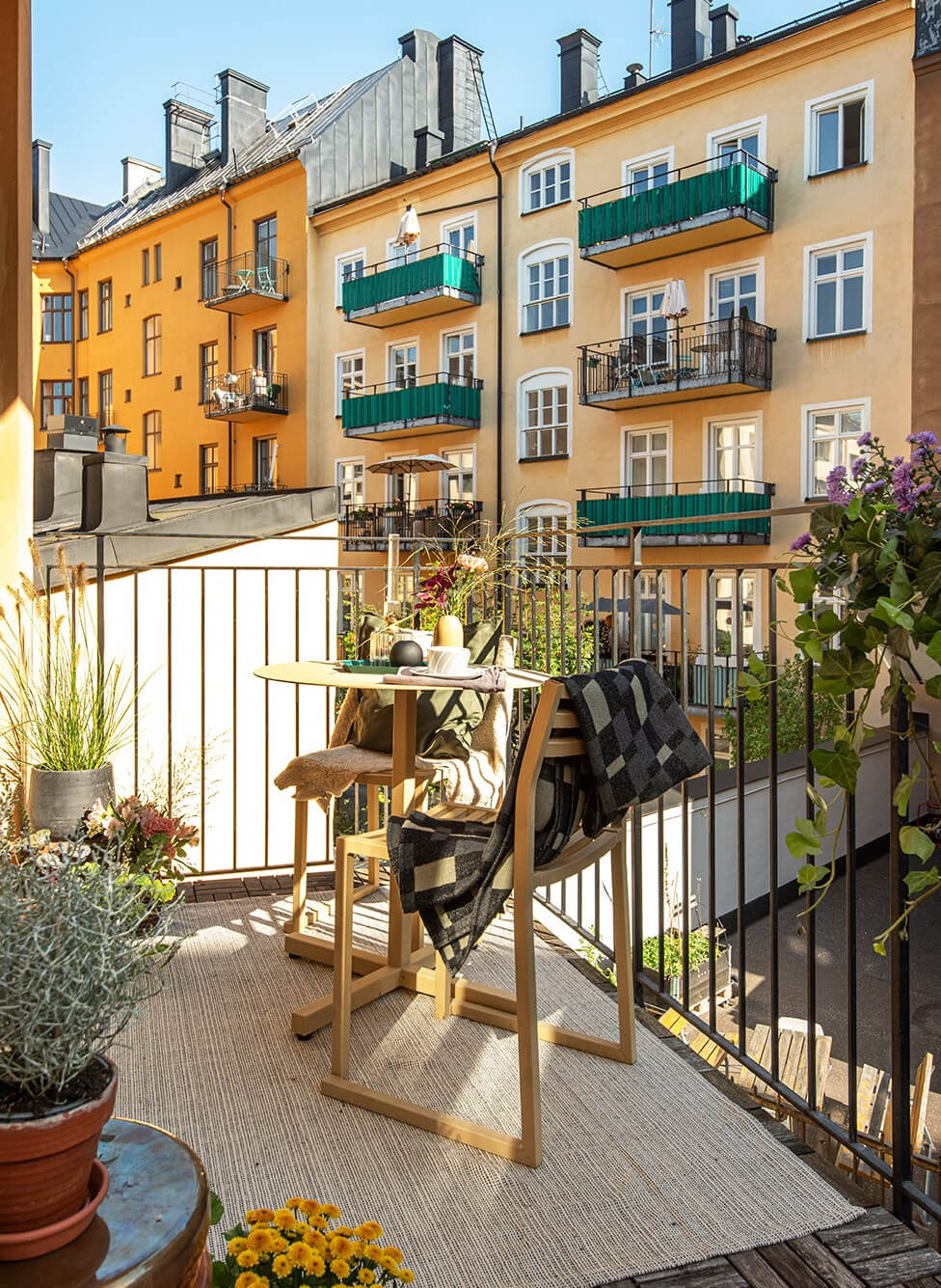Rooms with Unique Shapes in a Lovely Swedish Apartment 8 courtyard balcony with small table