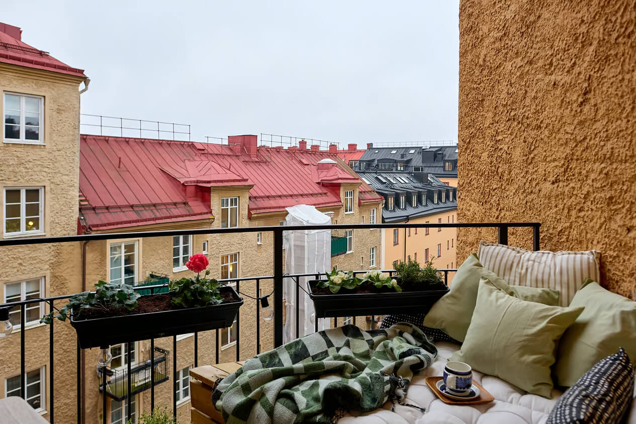 A Charming Swedish Apartment with a Spacious Balcony 7 cozy balcony seating