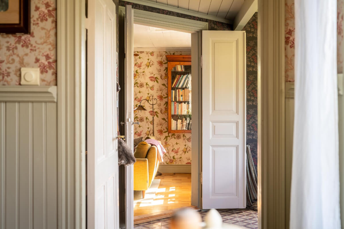 double wooden doors