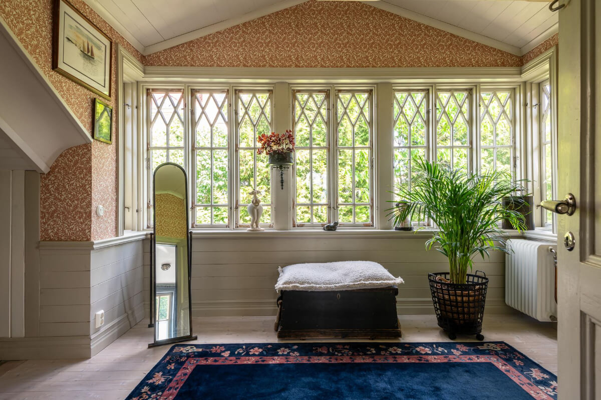 first floor room large windows wallpaper