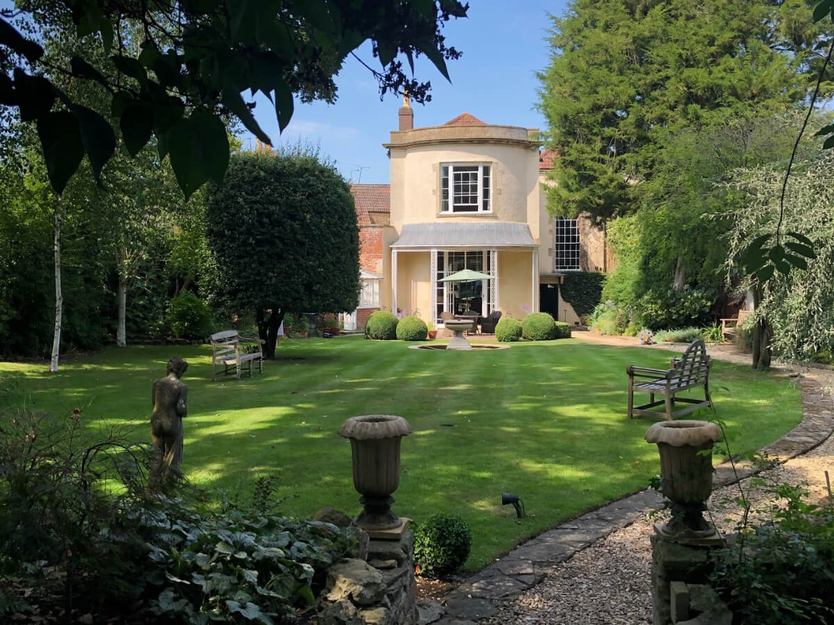 Period Features and Color in a Pretty Georgian House 26 garden english home