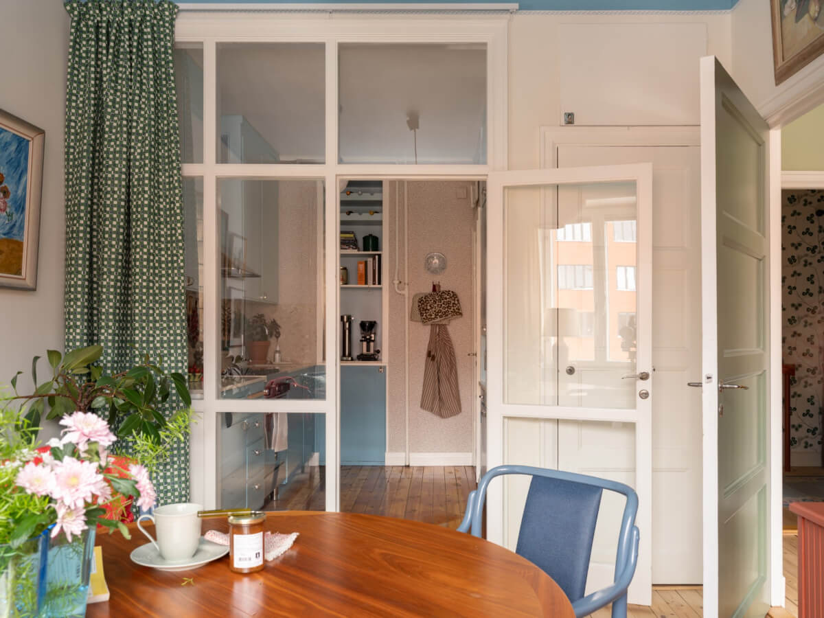glass partition dining room kitchen with green curtain