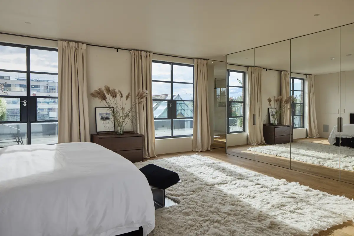 A Grand Industrial Warehouse Conversion in London 33 c