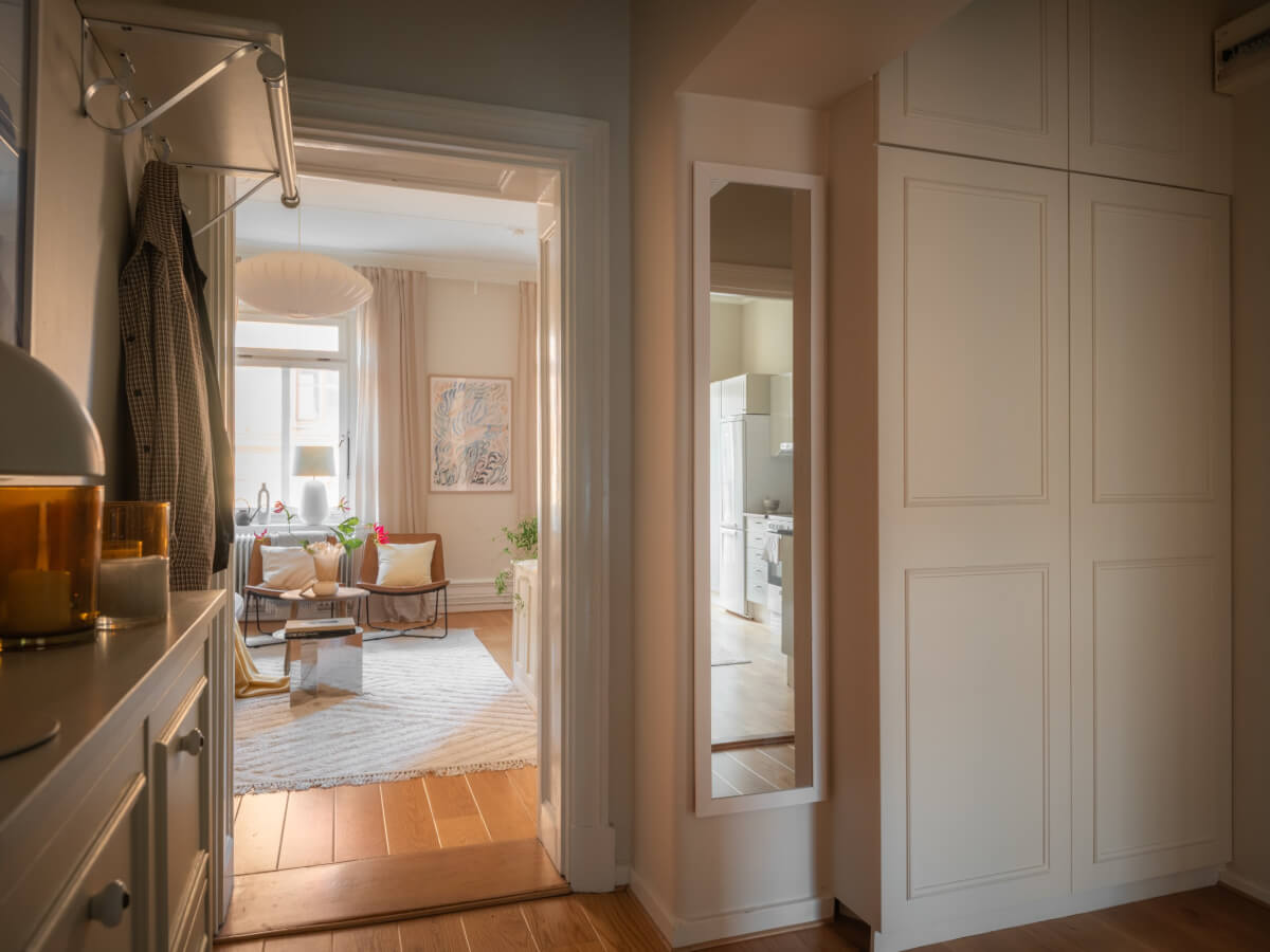 hall built-in cabinets mirror