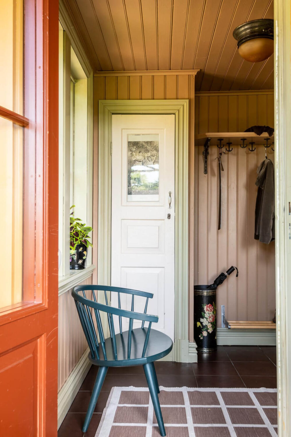 hall built-in wardrobe