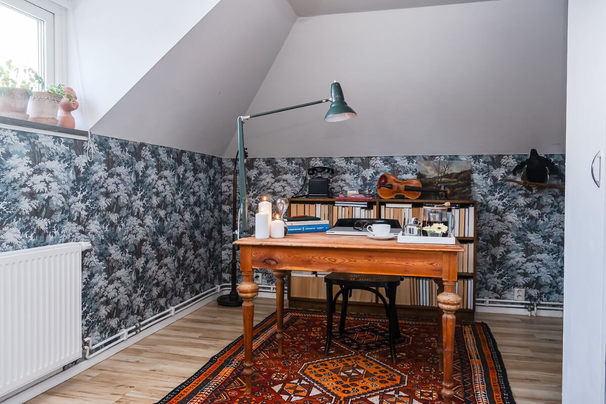 A Charming Duplex Apartment with a Stunning Kitchen 15 home office rustic desk wallpaper