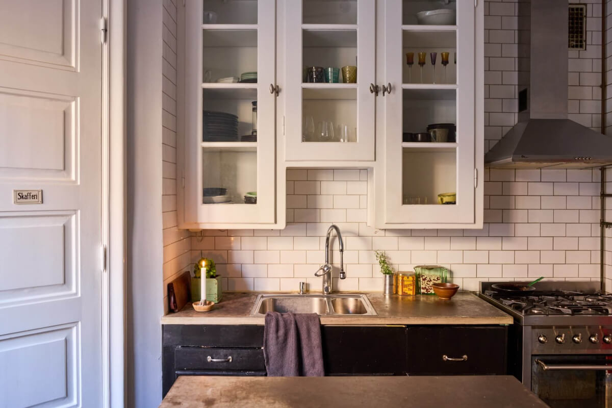 kitchen glass front cabinets