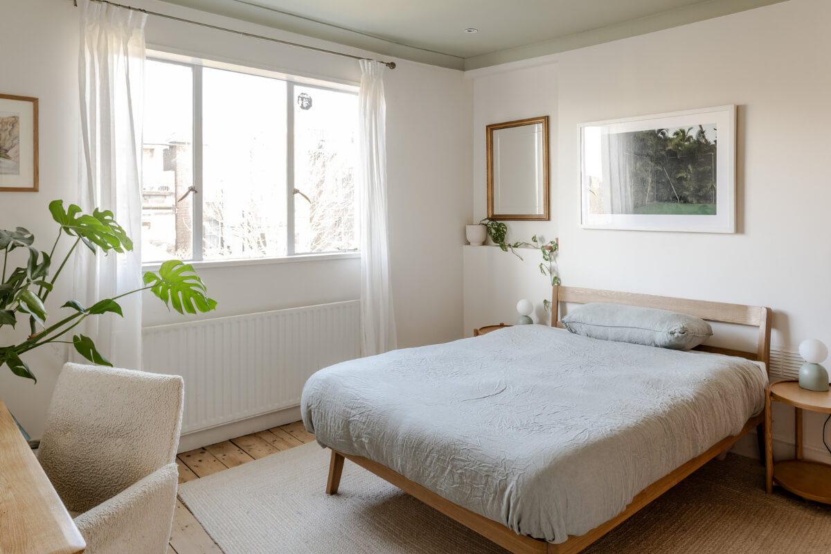 A Light Duplex Apartment in an Arts and Crafts Building 16 light bedroom sage green ceiling