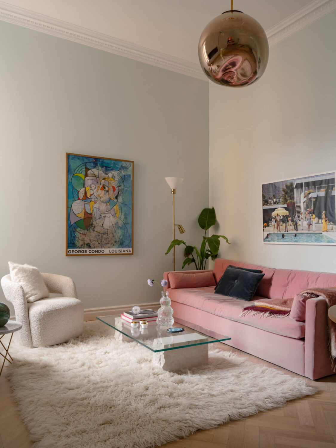 living room high ceiling pink sofa