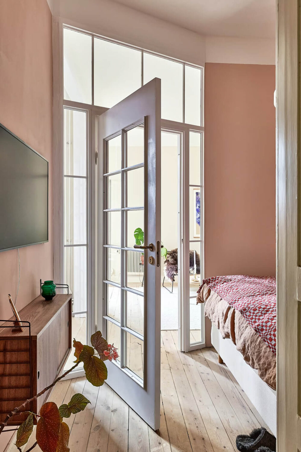A Charming Swedish Apartment with a Spacious Balcony 22 pink bedroom glass door