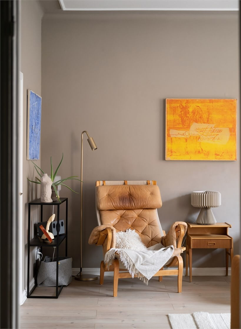 A Studio Apartment with Brown Walls 7 studio lounge chair