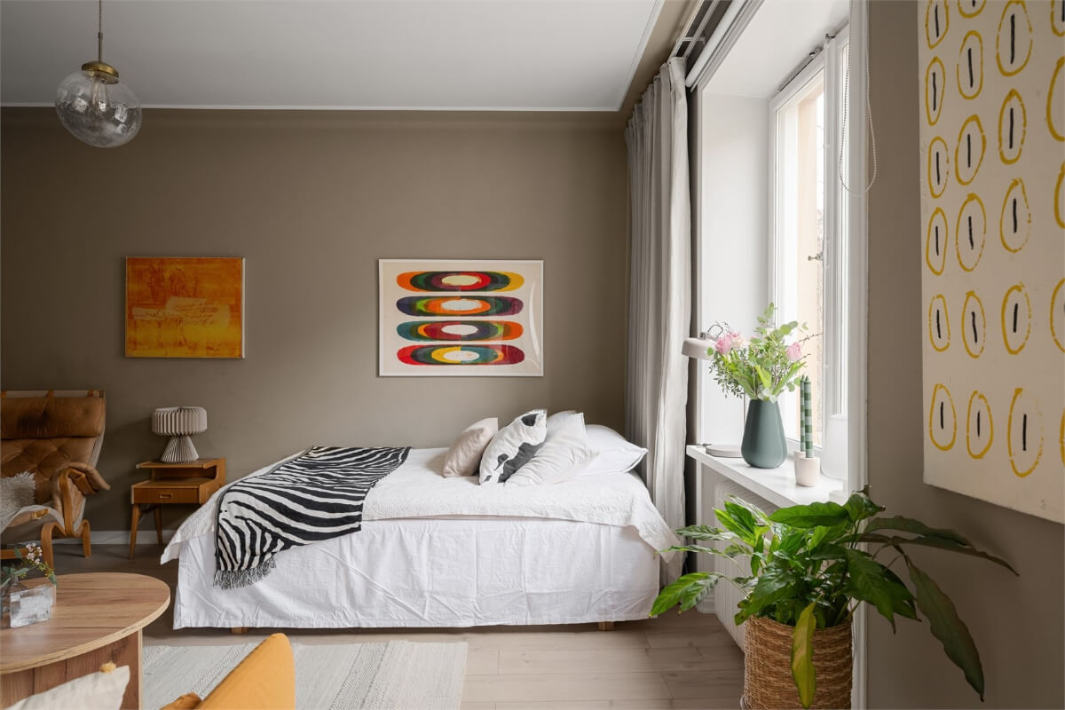 A Studio Apartment with Brown Walls 3 swedish studio