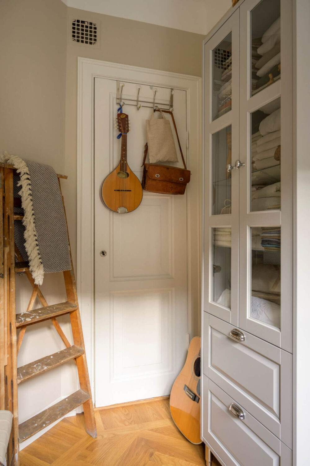 A Cozy Courtyard Apartment with a Brown Bedroom 14 MED5BF20E1584A847FB8E2315A58FB78671 1880x2820 1 A Cozy Courtyard Apartment with a Brown Bedroom