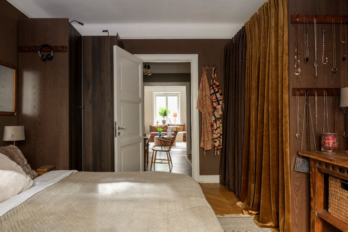 A Cozy Courtyard Apartment with a Brown Bedroom 19 MED6508CBA2B33F44E2BF6EB662449F540E 2820x1880 1 A Cozy Courtyard Apartment with a Brown Bedroom