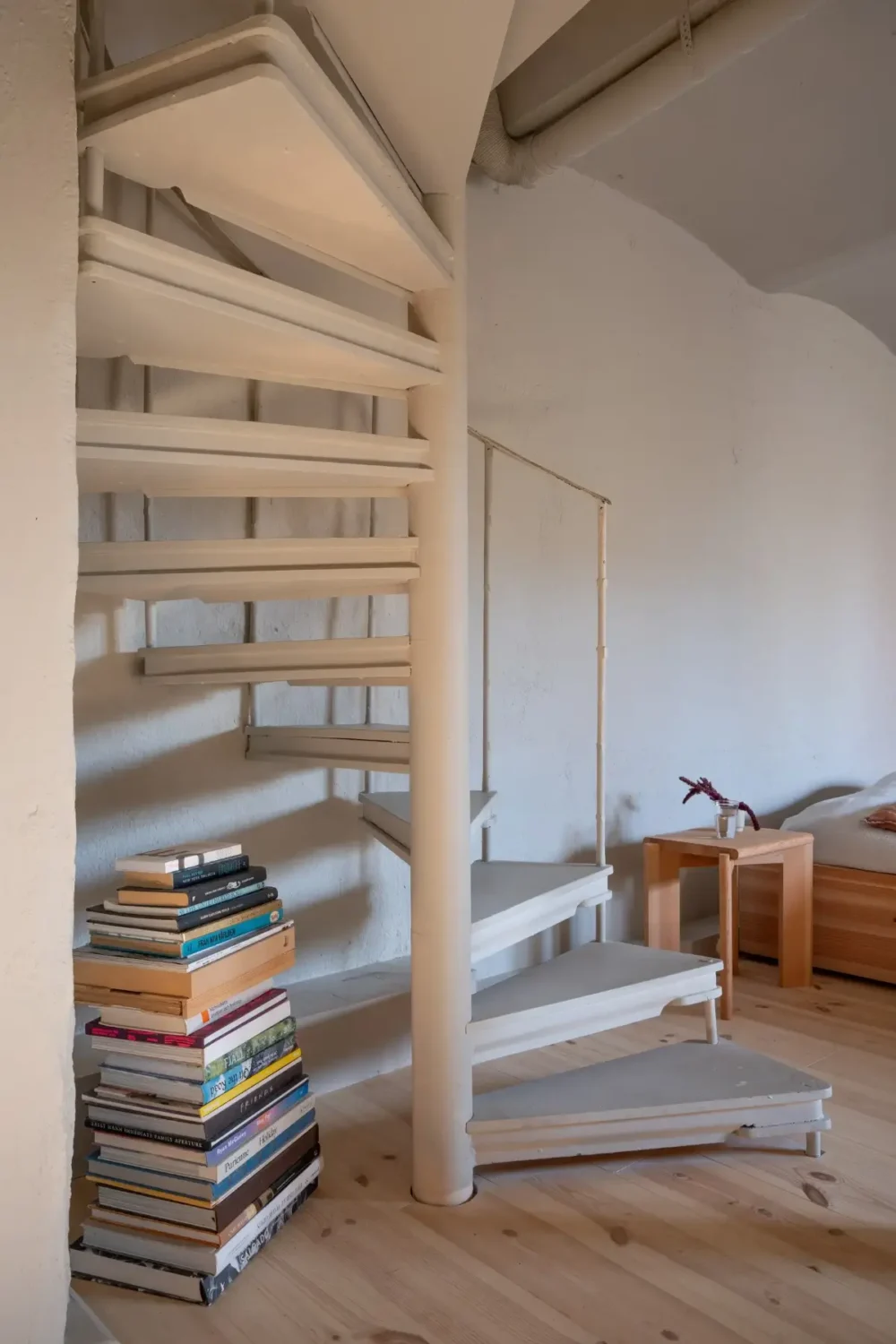 Gray Plaster Walls in a Contemporary Duplex Apartment 14 MED873F5B48F9824B7585FFF85D0EB228D4 Gray Plaster Walls in a Contemporary Duplex Apartment