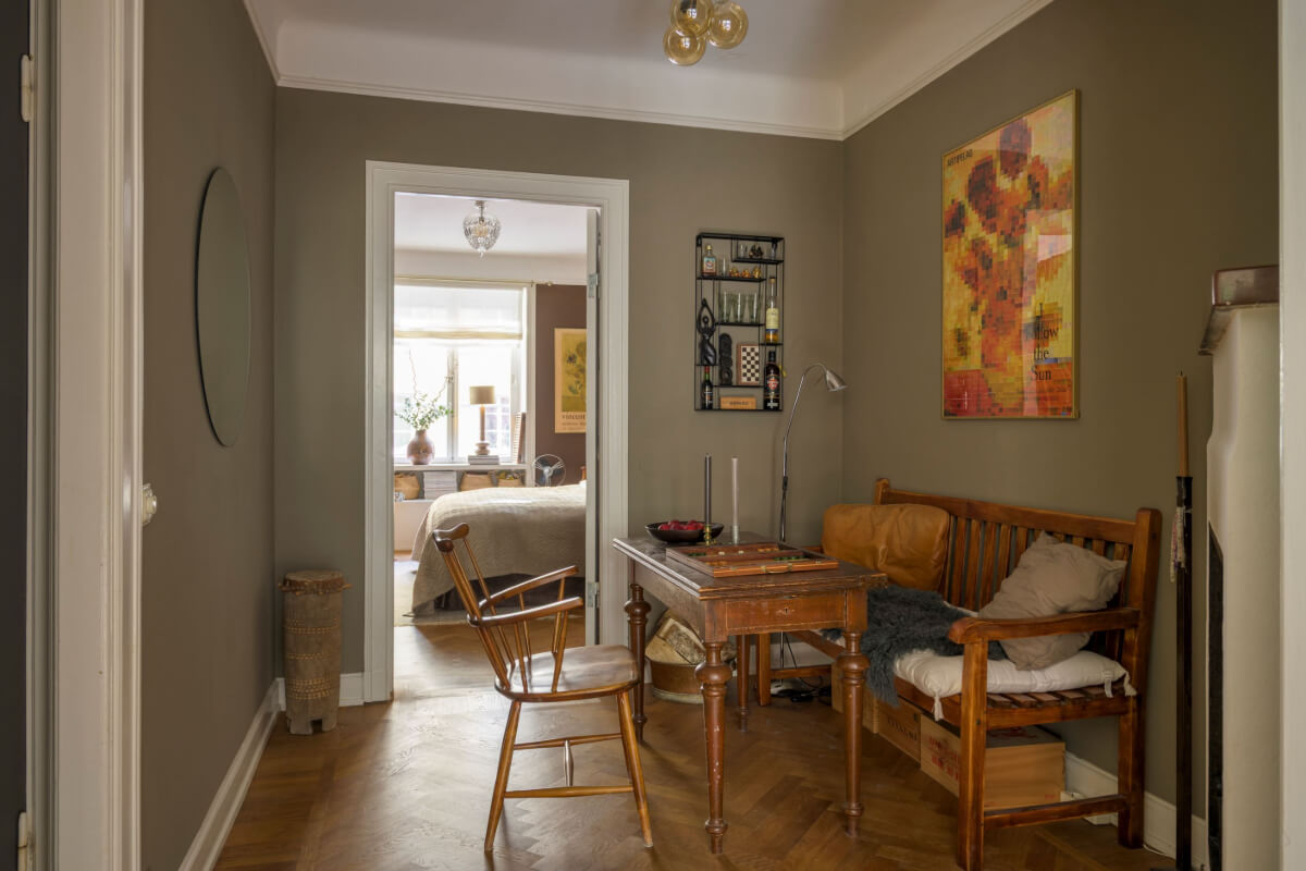 A Cozy Courtyard Apartment with a Brown Bedroom 7 MEDE0F41731EFFD427FBAEF1E411C8E7903 2820x1880 1 A Cozy Courtyard Apartment with a Brown Bedroom