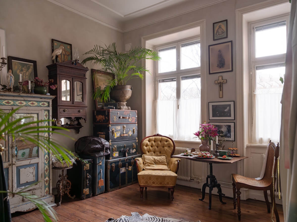 antique studio apartment stockholm