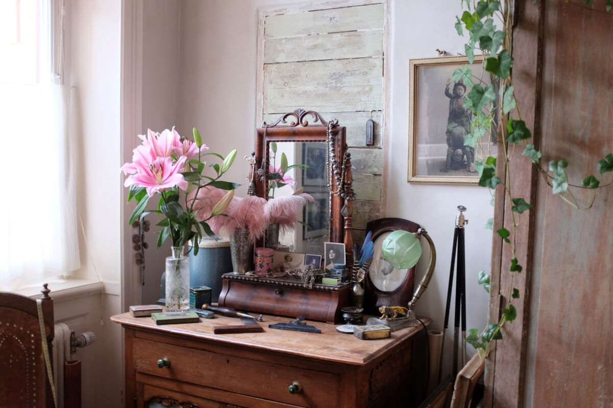 antique vanity table