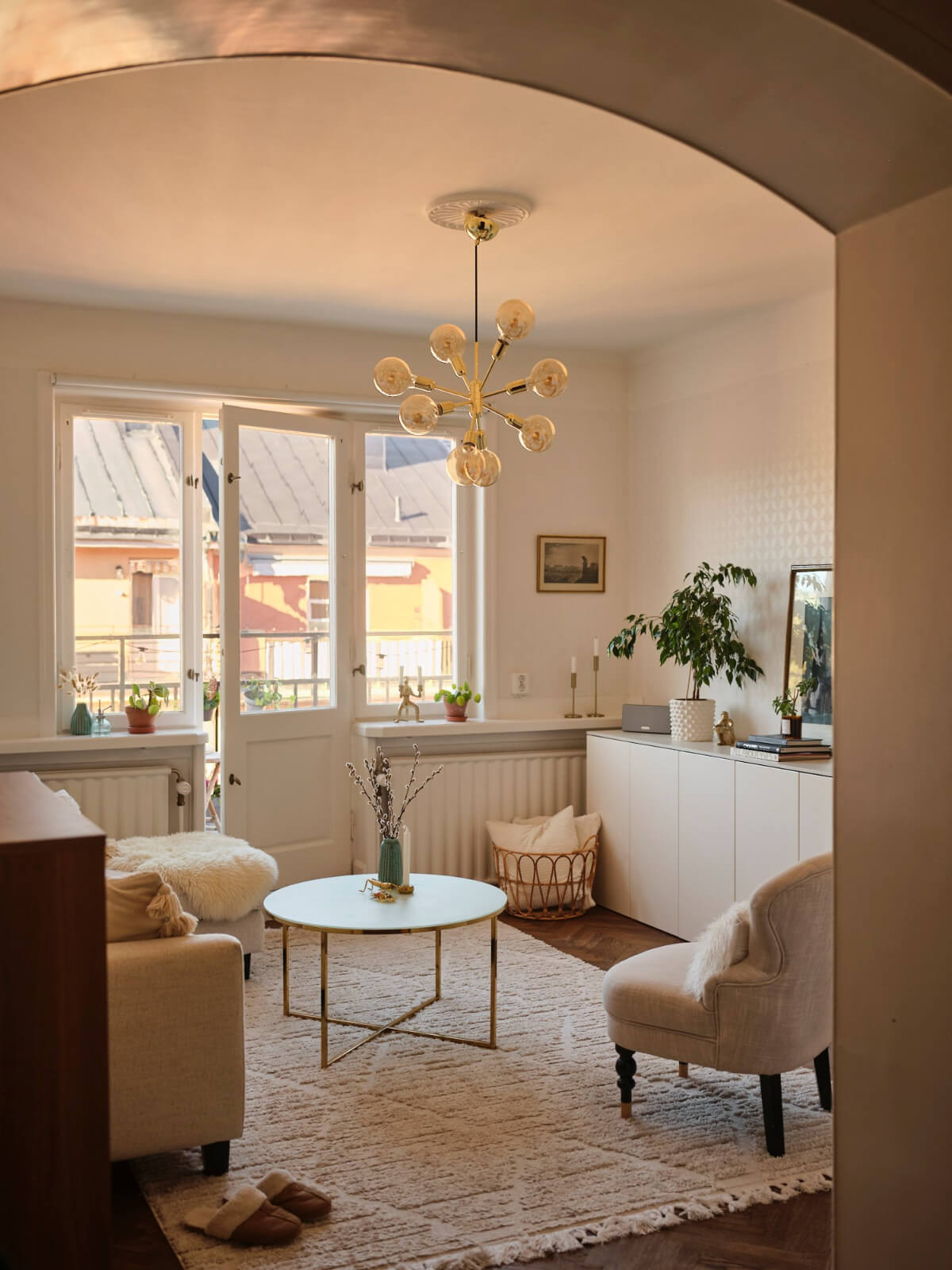 arched doorway living room