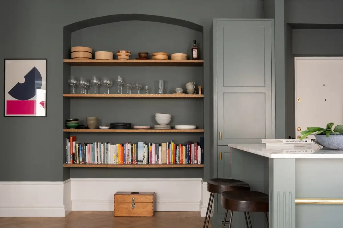 A Green Kitchen in a Classic Scandinavian Apartment 5 arched niche with shelves