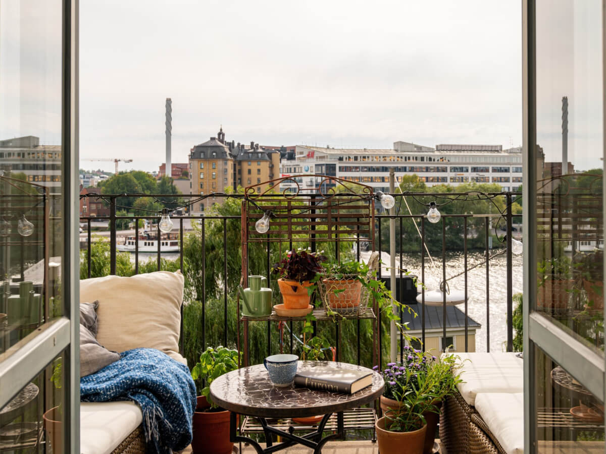 Gray Tones and Built-in Storage in a Charming Corner Apartment 5 balcony