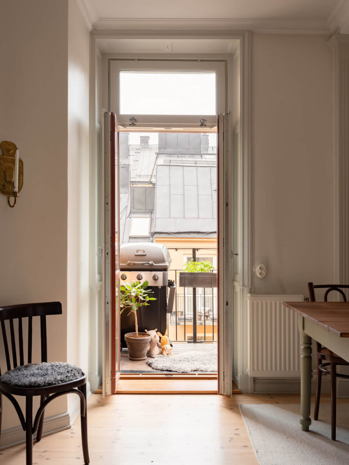 Soft Color Tones in a Renovated Turn-of-the-Century Apartment 10 balcony door