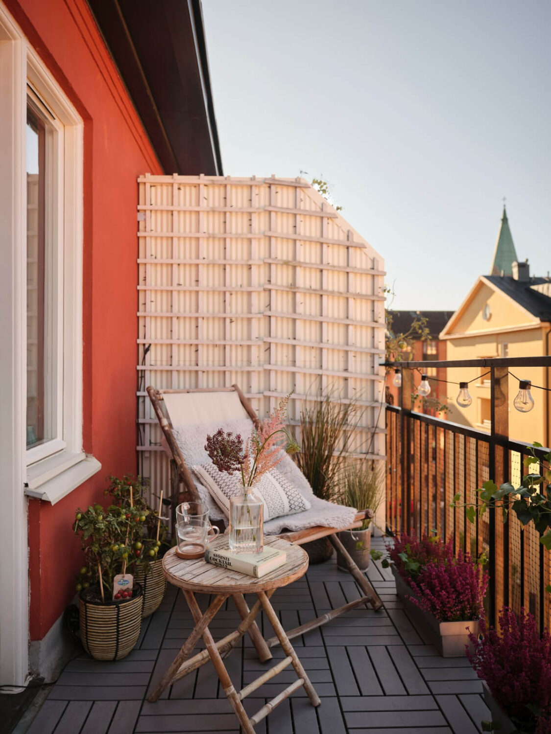 A Light-Filled 1920s Apartment with Two Spacious Balconies 7 balcony seating