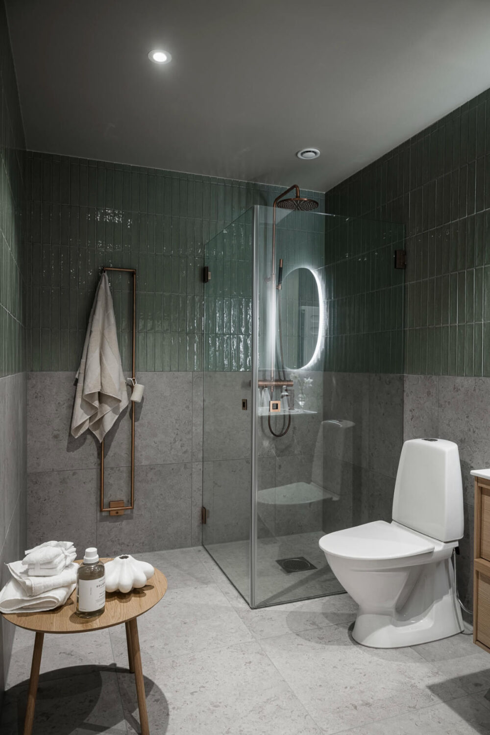 A Light-Filled Contemporary Swedish Apartment 25 bathroom green glossy tiles