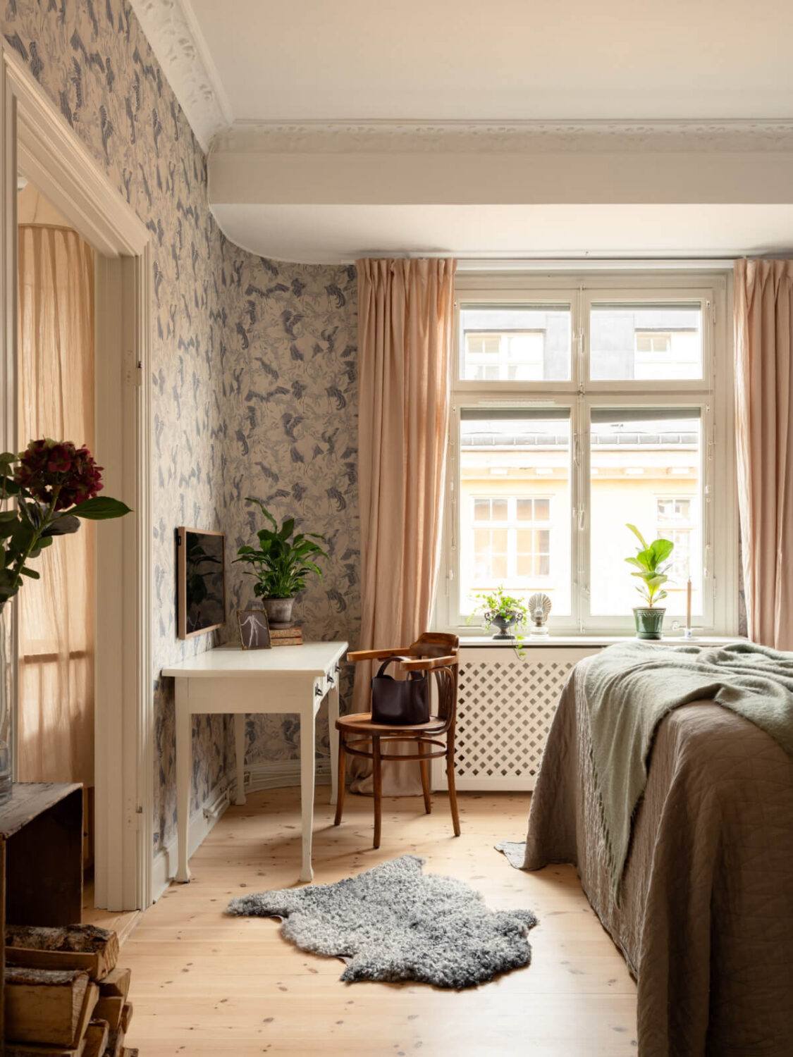 Soft Color Tones in a Renovated Turn-of-the-Century Apartment 21 bedroom blue wallpaper desk