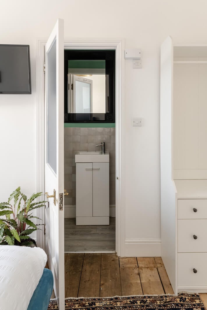 A Small Victorian Apartment by the Sea in Cornwall 13 bedroom en-suite bathroom